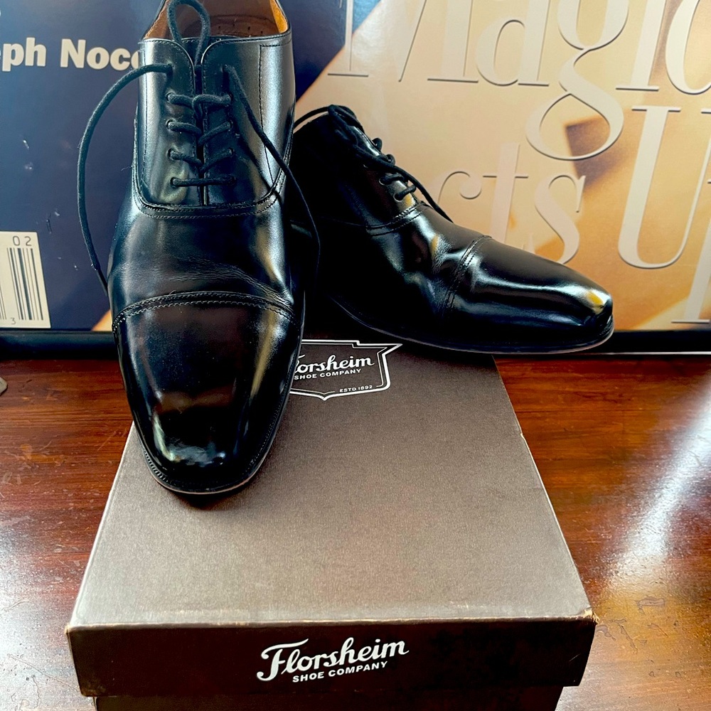 Hi Gloss Black Leather Cap Toe Lace up by Florsheim Size 11-D in good condition